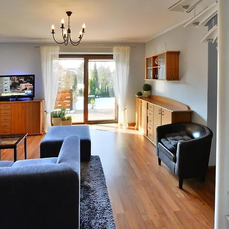 Homes, Prázdninový dům