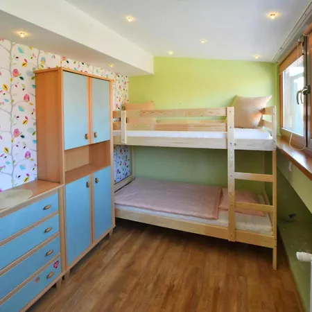 Homes, Prázdninový dům *